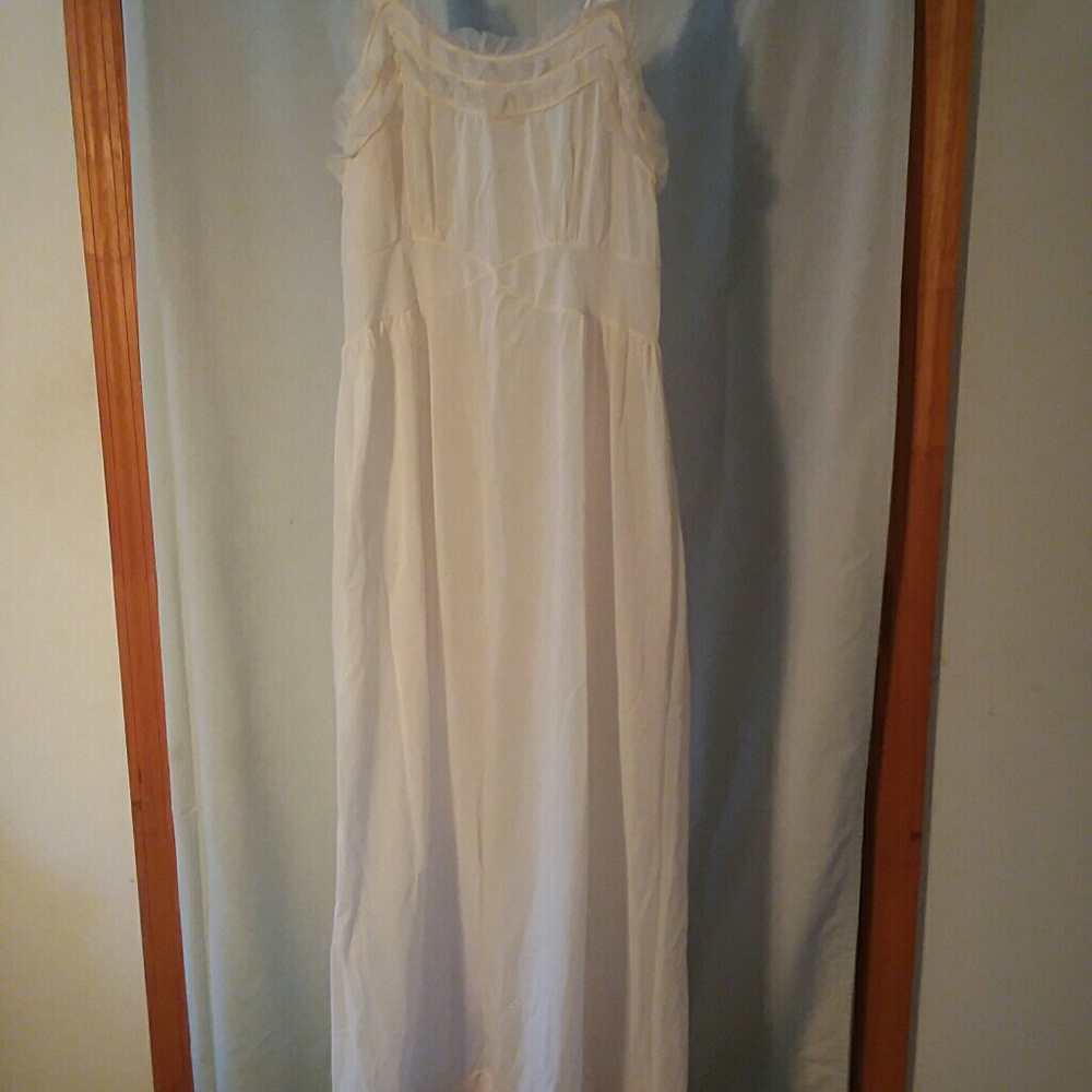 Woman's vintage late 1950's Nan Flower negligee.